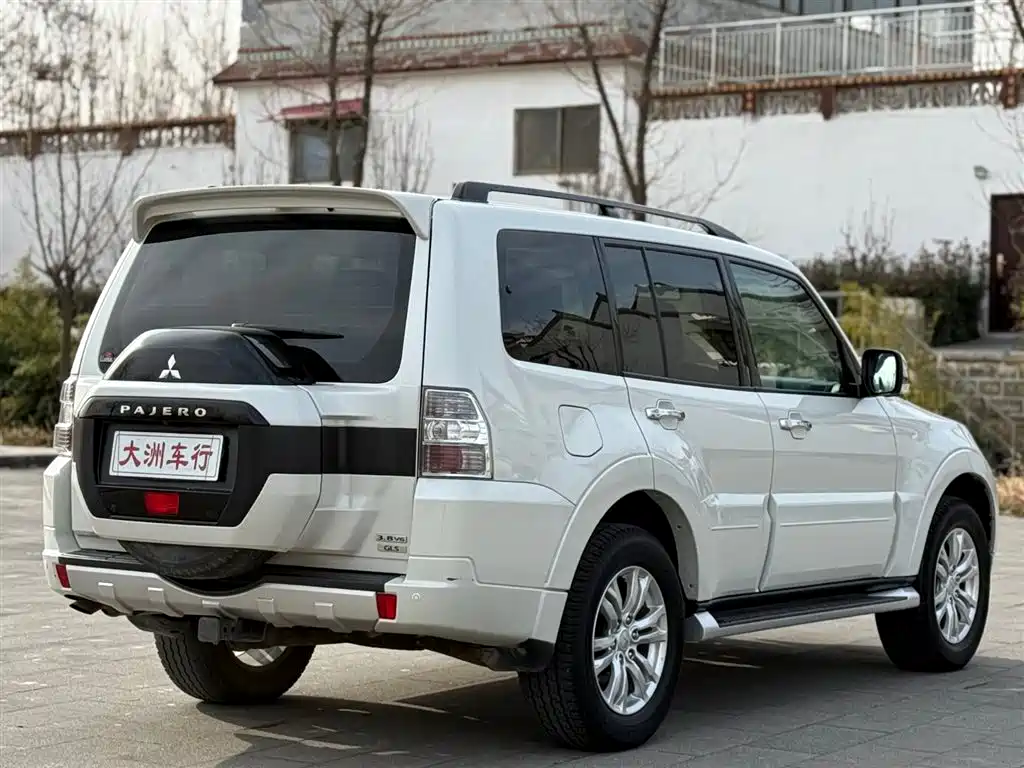 Mitsubishi Pajero 2018 — фото 7