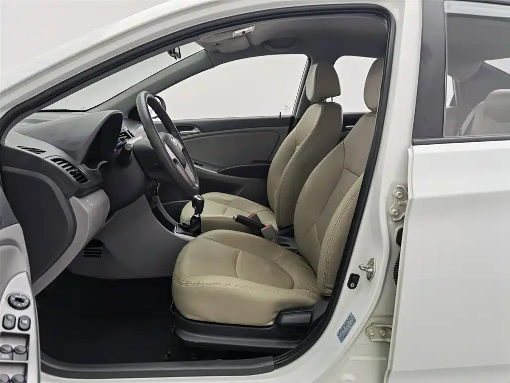 Hyundai Verna 2017 — фото 10