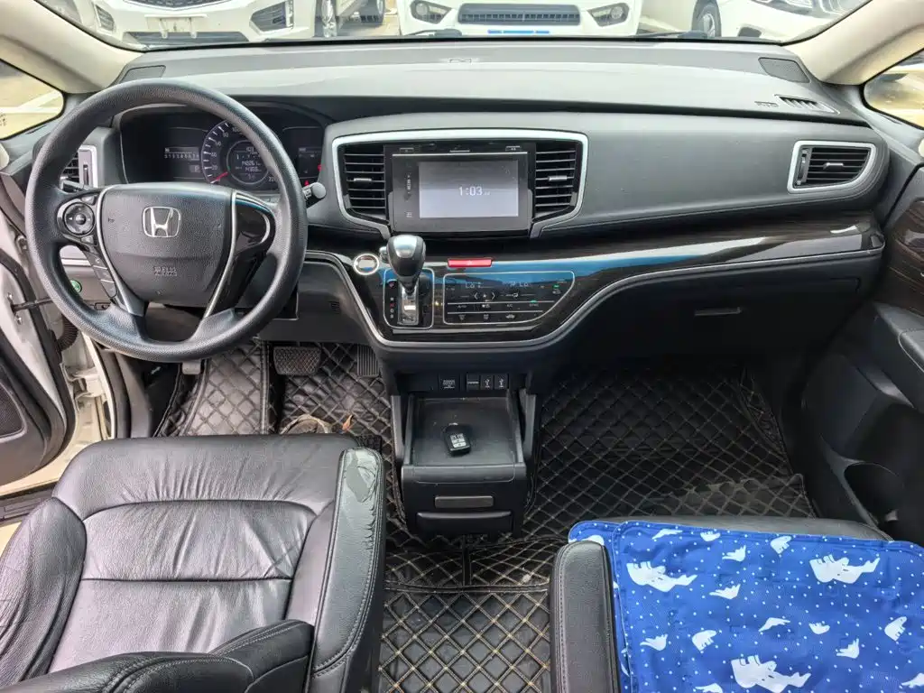 Honda Odyssey 2018 — фото 12