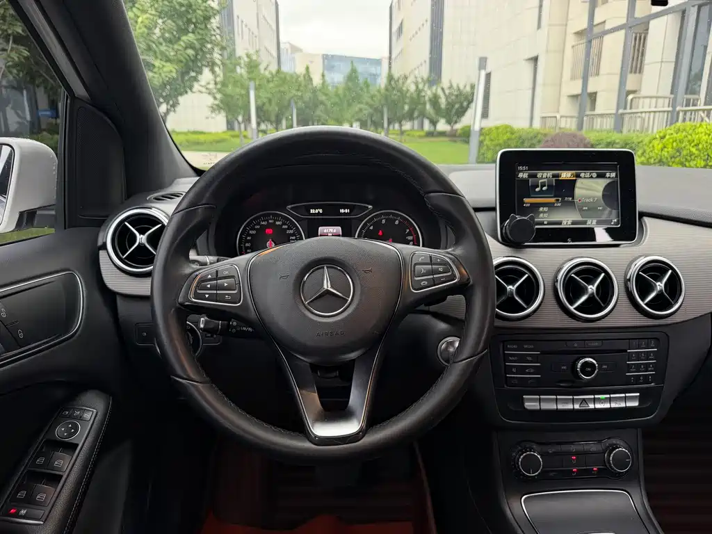 Mercedes-Benz B-Class 2016 — фото 18