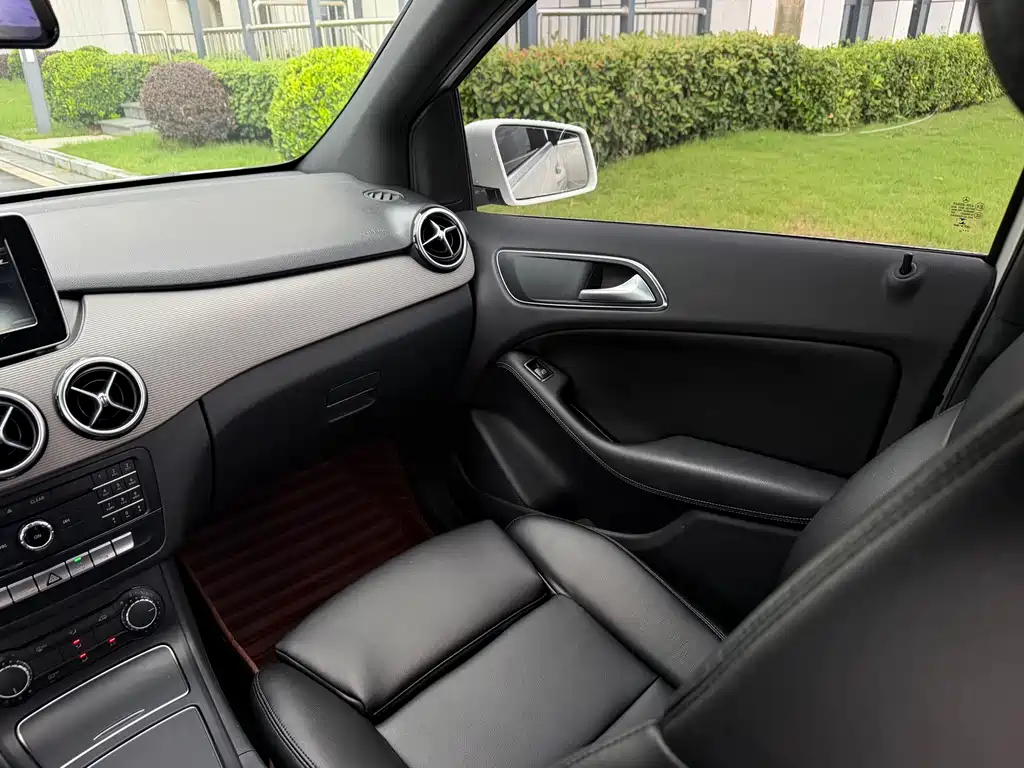 Mercedes-Benz B-Class 2016 — фото 23