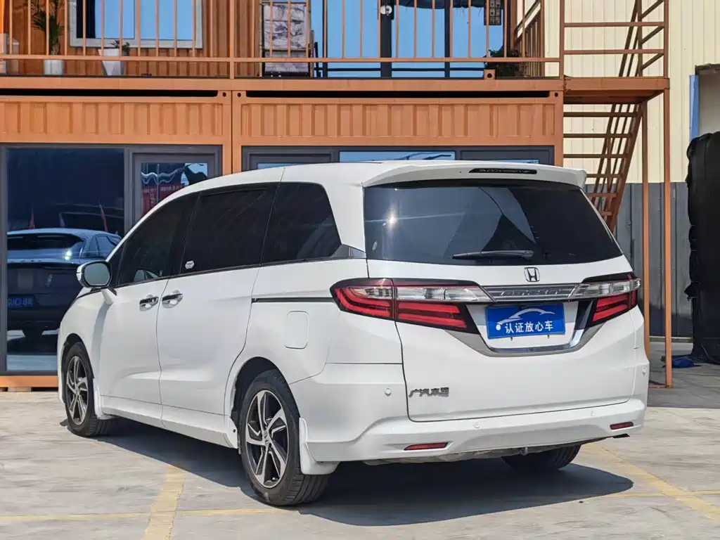 Honda Odyssey 2017 — фото 8
