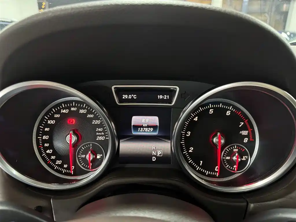 Mercedes-Benz GLE 2017 — фото 13