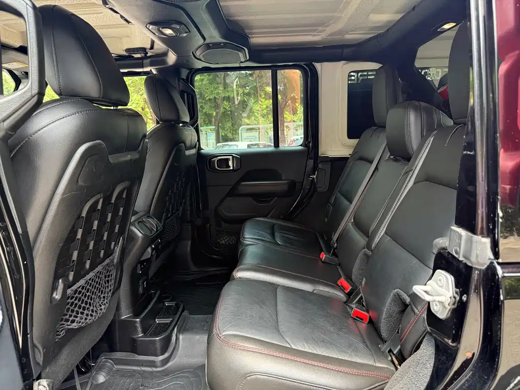 Jeep Wrangler 2018 — фото 9
