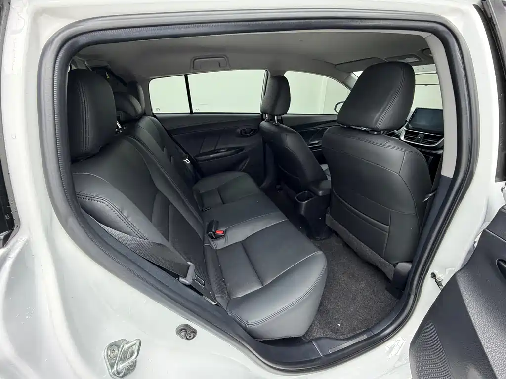 Toyota Yaris L 2022 — фото 17