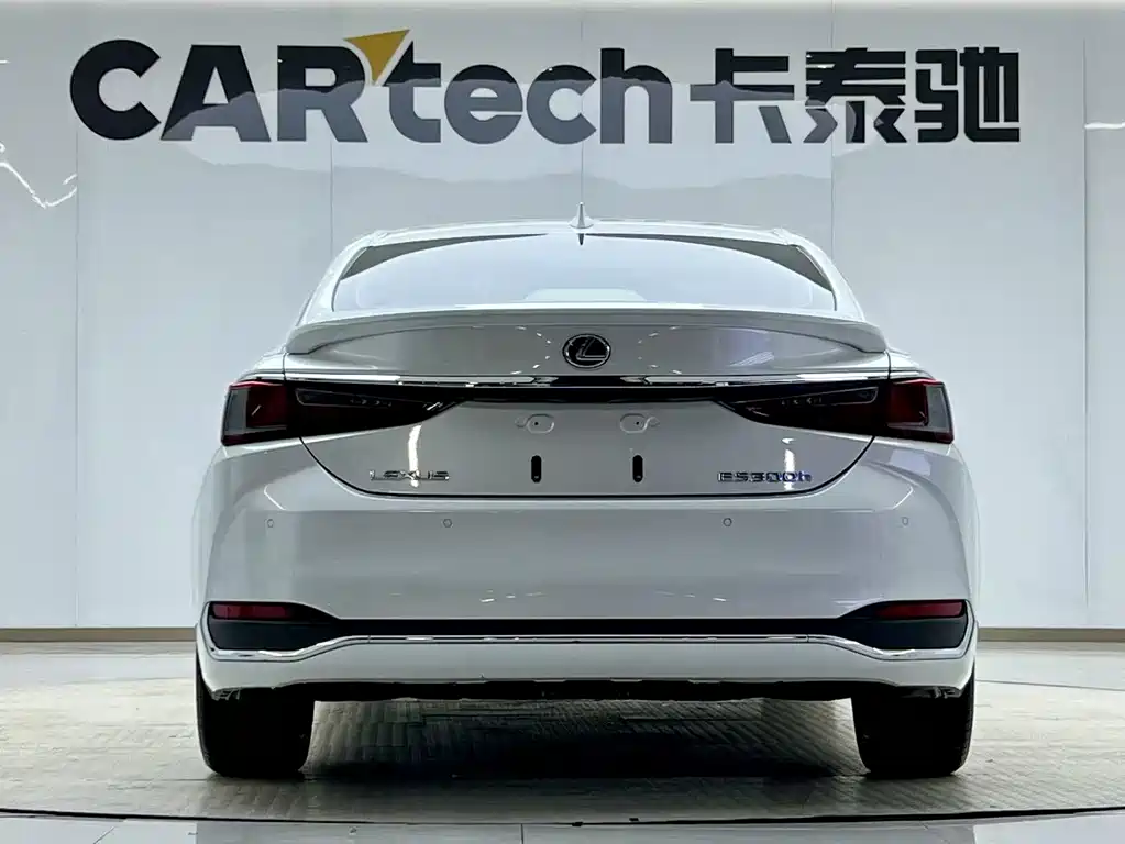 Lexus ES 2020 — фото 14