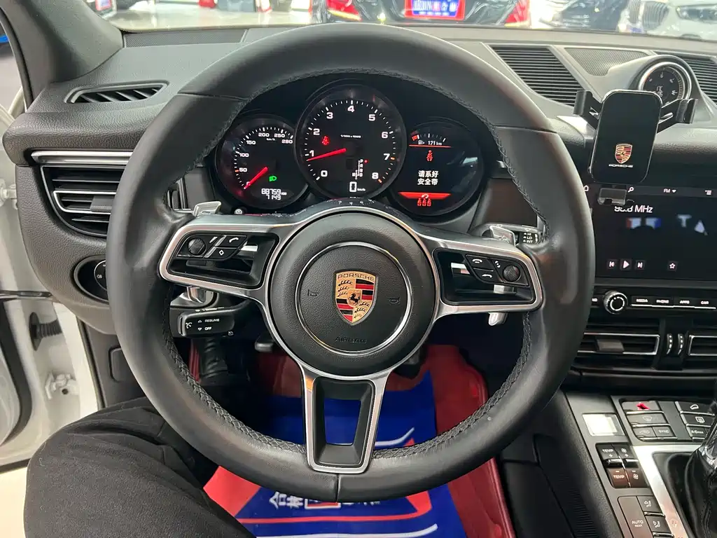 Porsche Macan 2020 — фото 13