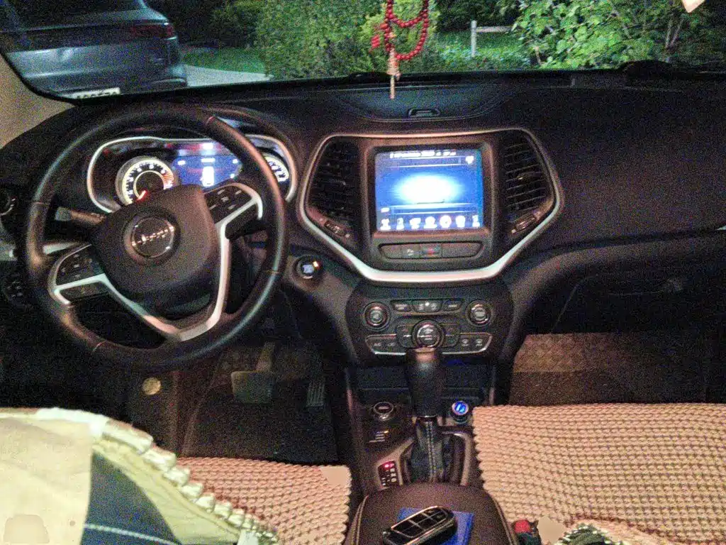 Jeep Cherokee 2017 — фото 10