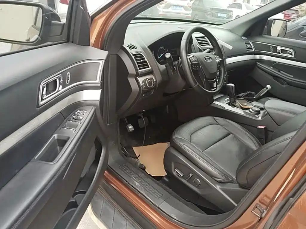 Ford Explorer 2018 — фото 16