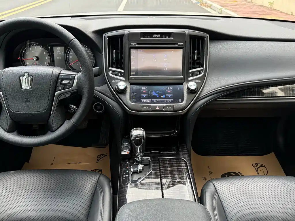 Toyota Crown 2015 — фото 12