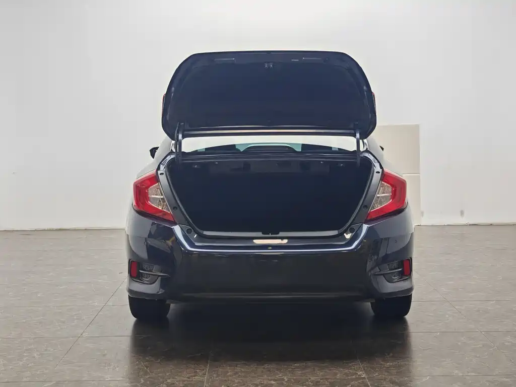 Honda Civic 2019 — фото 19