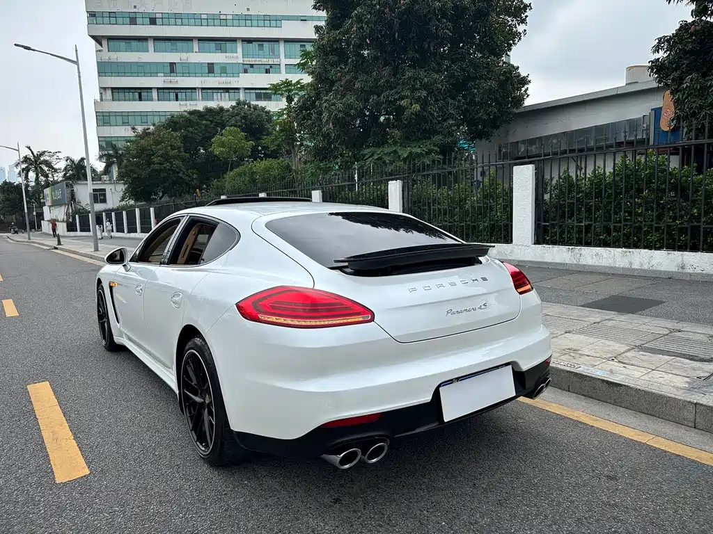 Porsche Panamera 2015 — фото 16