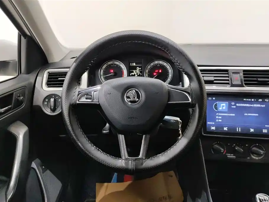 Skoda Rapid 2018 — фото 15