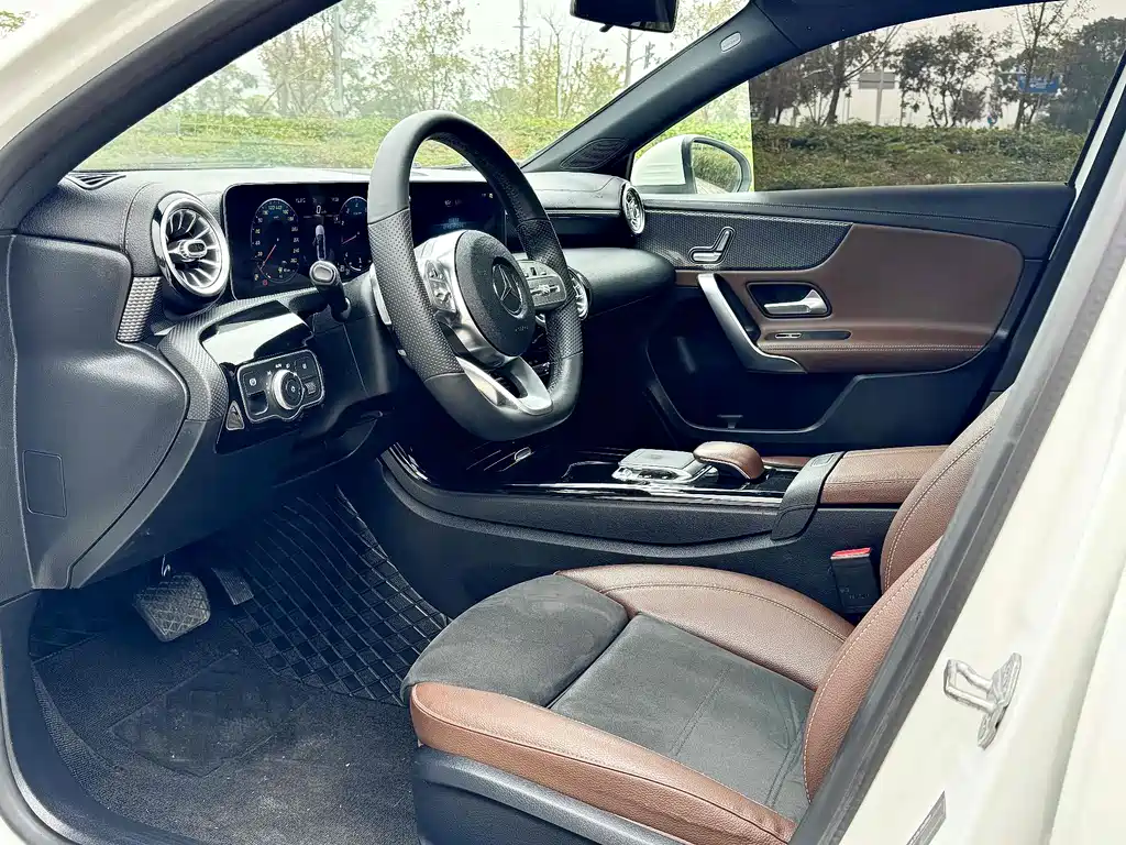 Mercedes-Benz A-Class 2019 — фото 9
