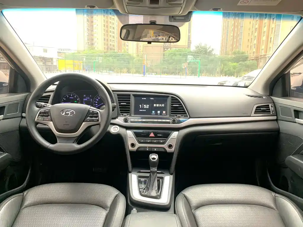 Hyundai Elantra 2017 — фото 7