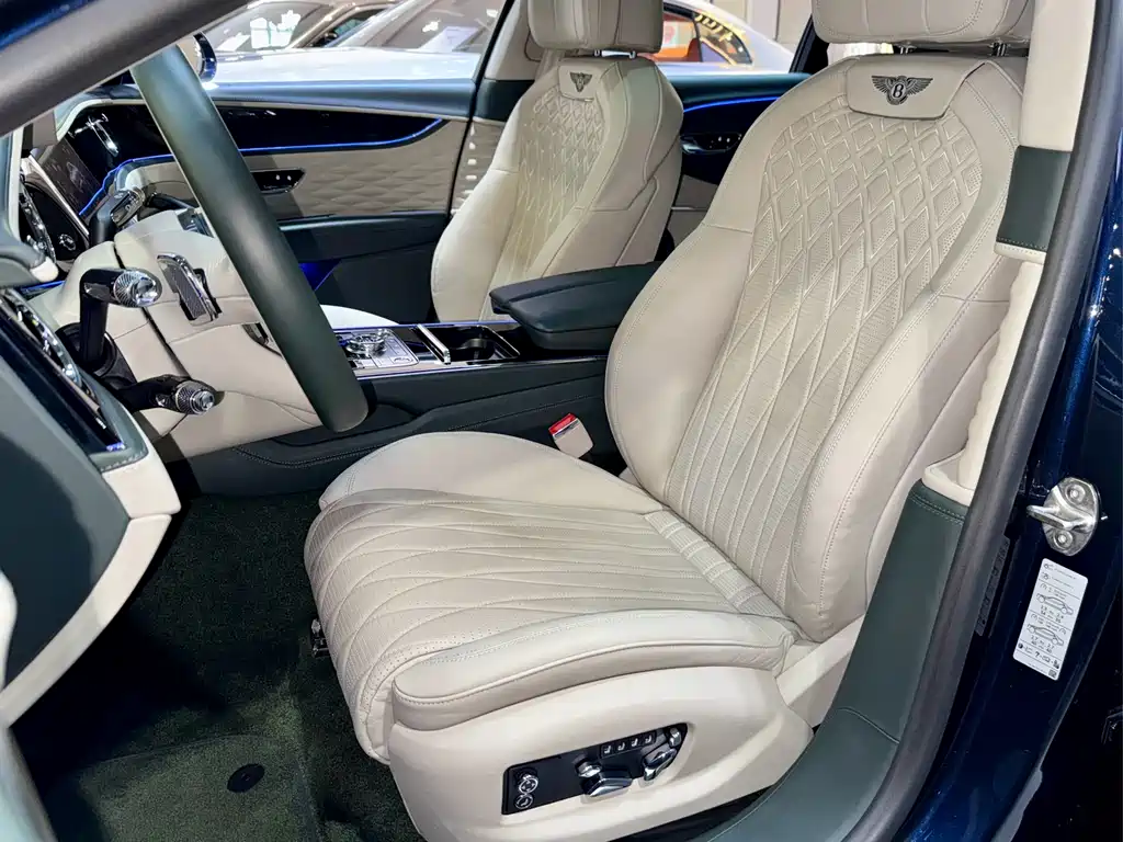 Bentley Flying Spur 2024 — фото 10