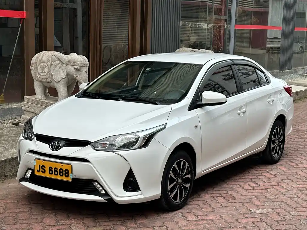 Toyota Yaris L 2019 — фото 1