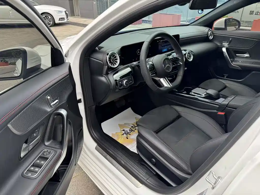 Mercedes-Benz A-Class 2023 — фото 4