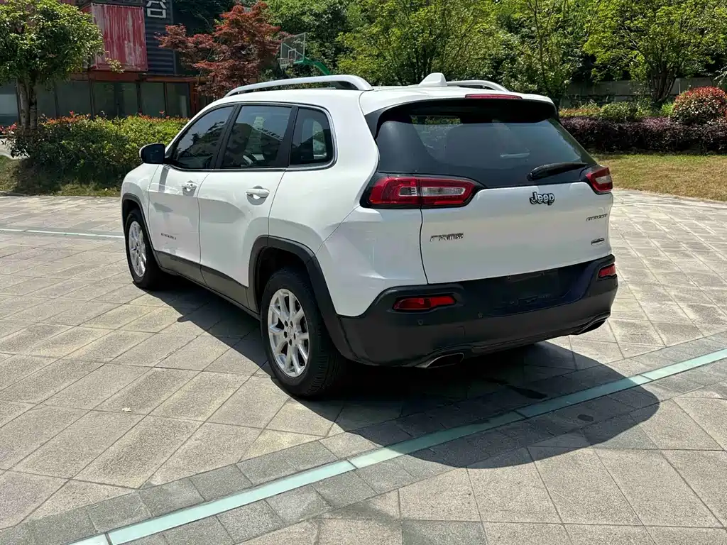 Jeep Cherokee 2017 — фото 4