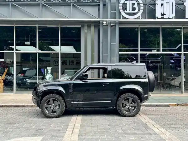 Land Rover Defender 2025