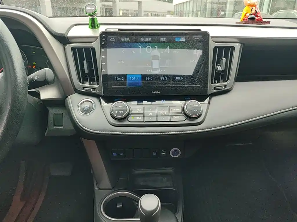 Toyota RAV4 2018 — фото 13