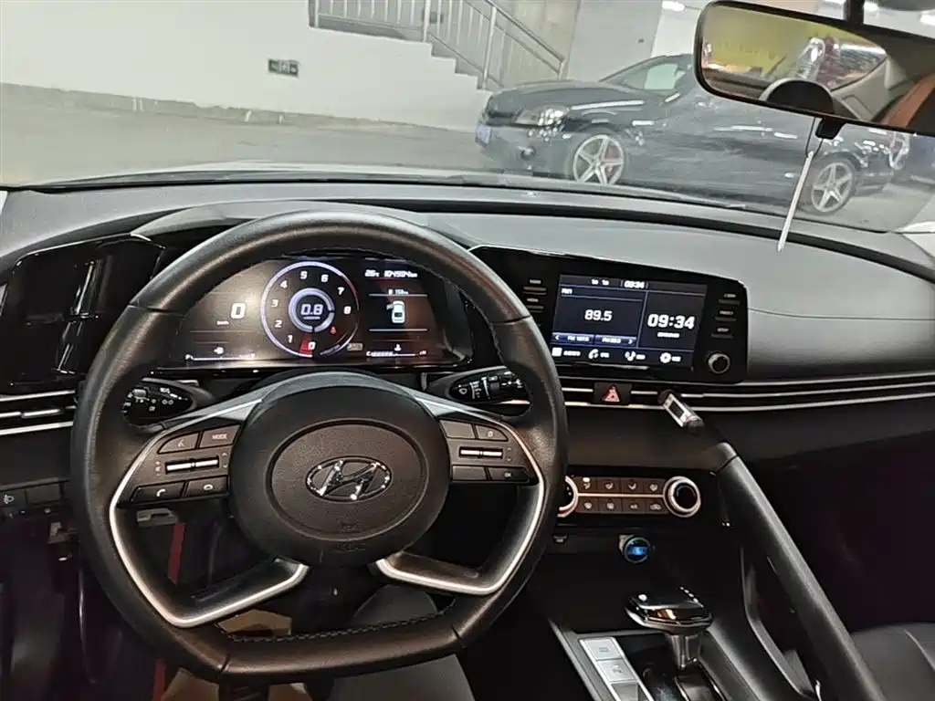 Hyundai Elantra 2022 — фото 10