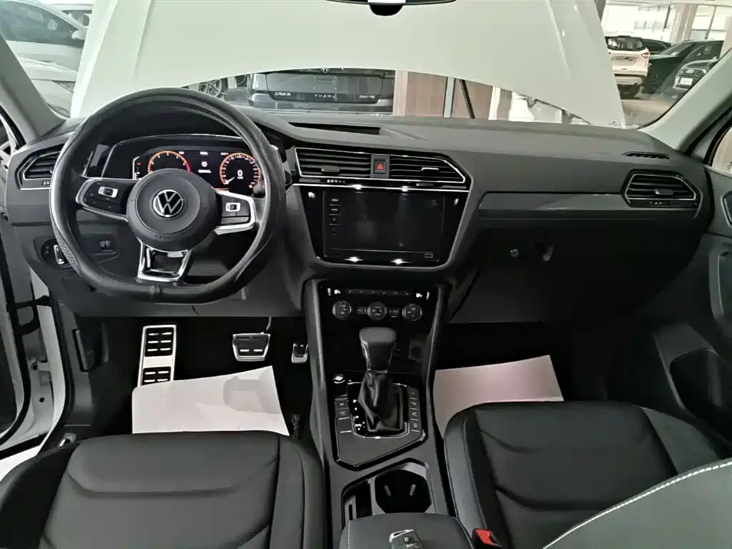 Volkswagen Tiguan L 2021 — фото 13