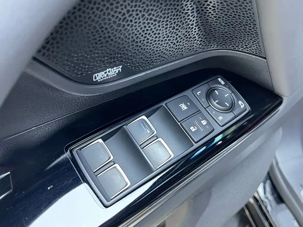 Lexus LX 2023 — фото 13