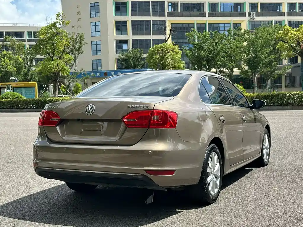 Volkswagen Sagitar 2013