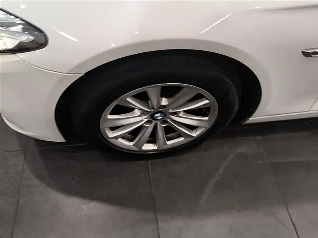 BMW 5 Series 2015 — фото 23