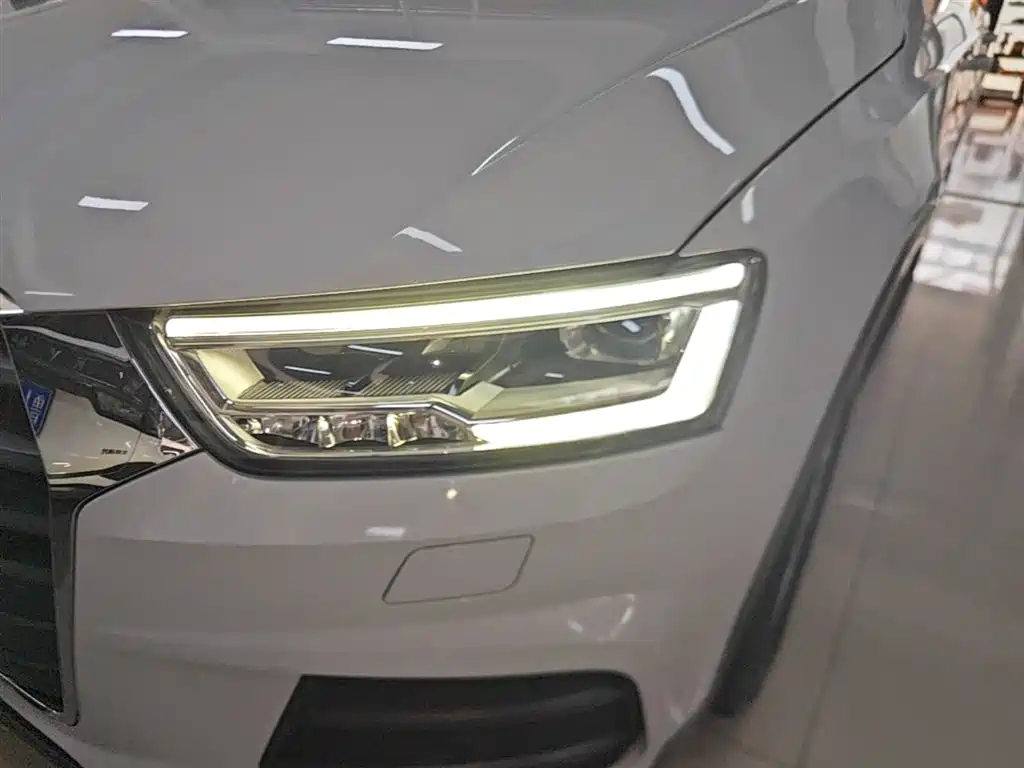 Audi Q3 2018 — фото 24