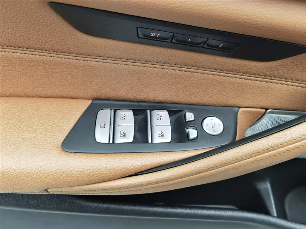 BMW 5 Series 2020 — фото 9