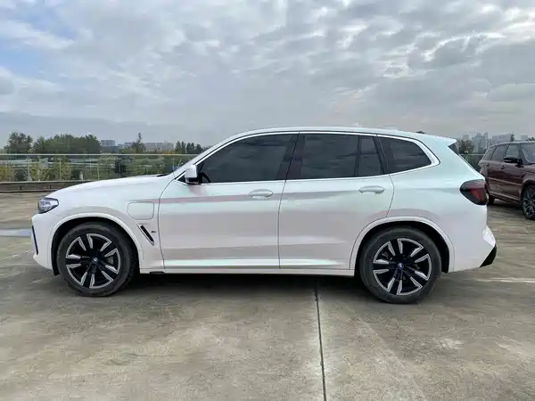 BMW iX3 2022
