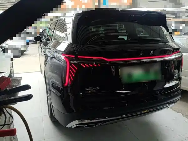 Hongqi HS7 PHEV 2025