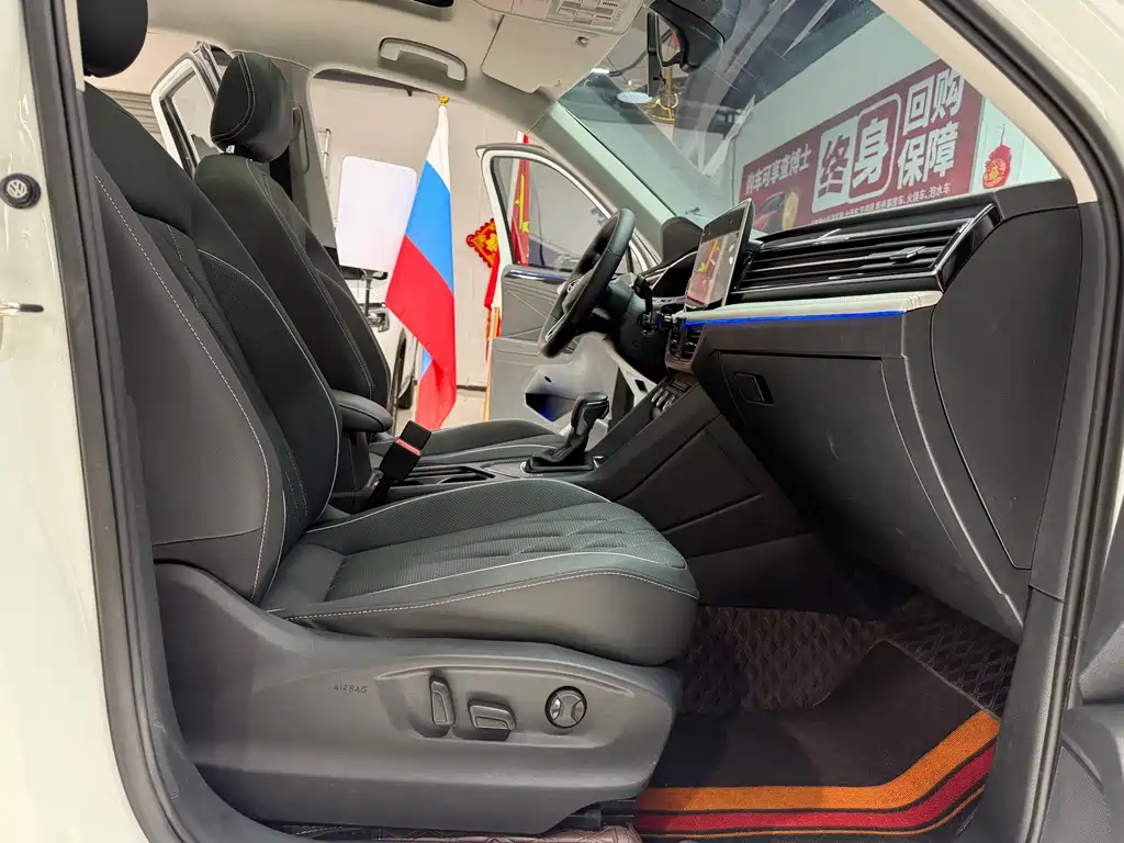 Volkswagen Tiguan L 2023 — фото 16