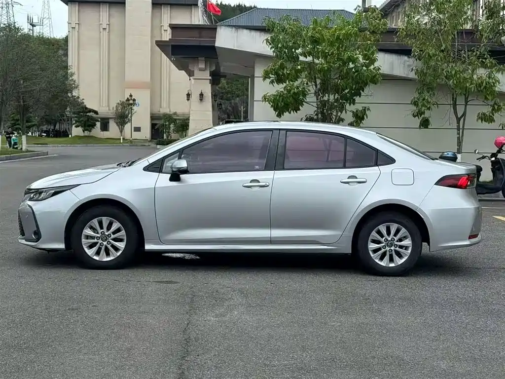 Toyota Corolla 2019 — фото 5