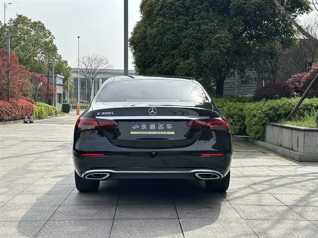 Mercedes-Benz E-Class 2023 — фото 13