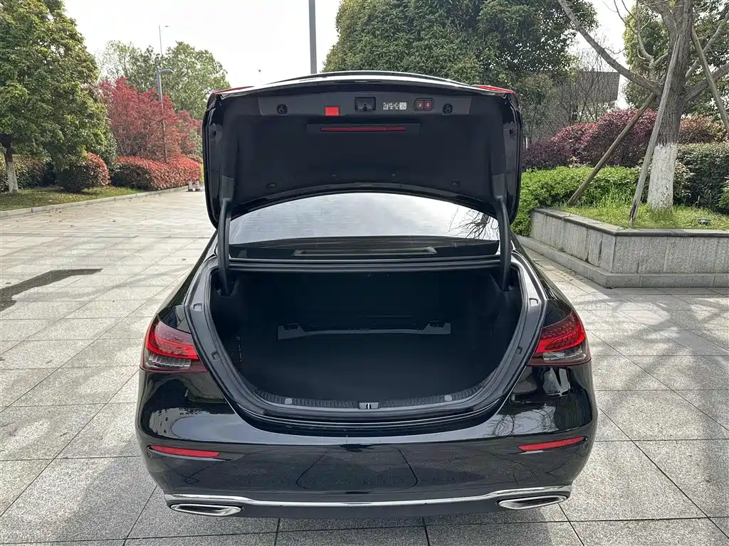 Mercedes-Benz E-Class 2023 — фото 11