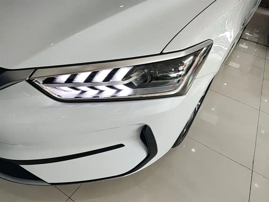 BYD Qin PLUS 2023 — фото 24