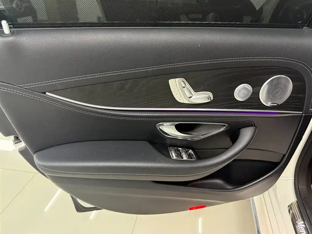 Mercedes-Benz E-Class 2020 — фото 19