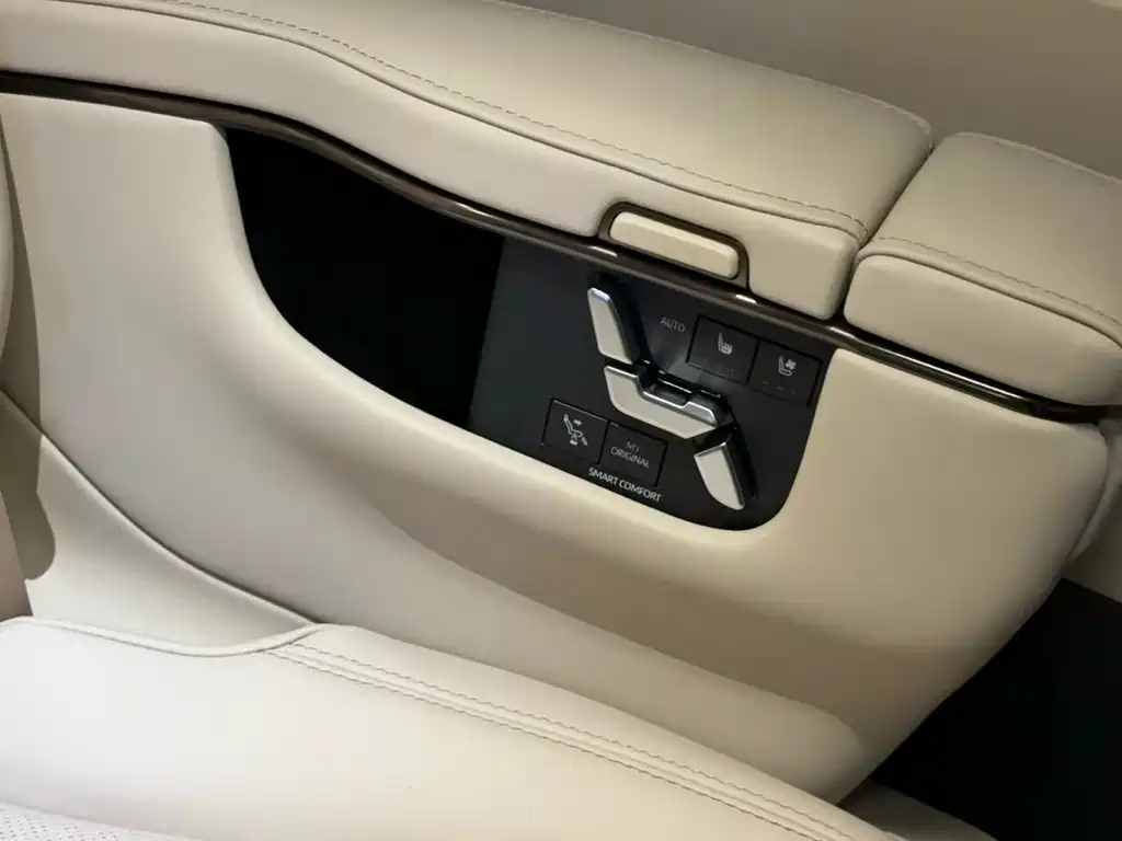 Toyota Alphard 2023 — фото 8
