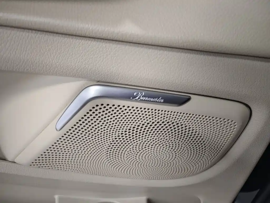Mercedes-Benz V-Class 2021 — фото 12
