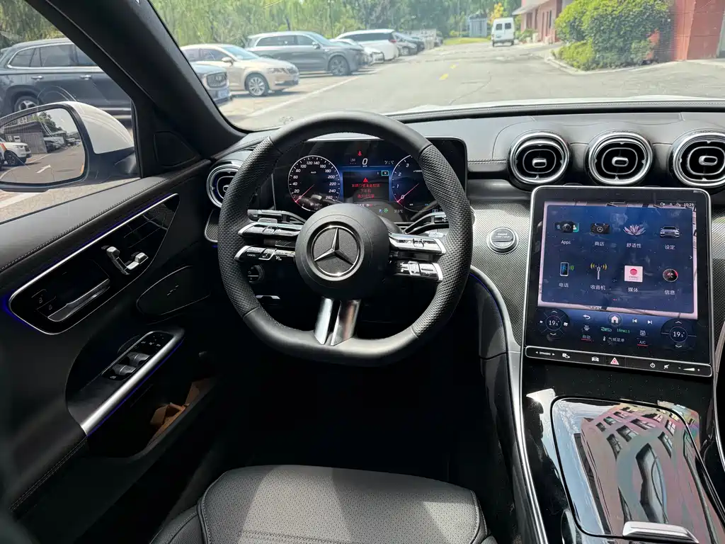 Mercedes-Benz C-Class 2023 — фото 8