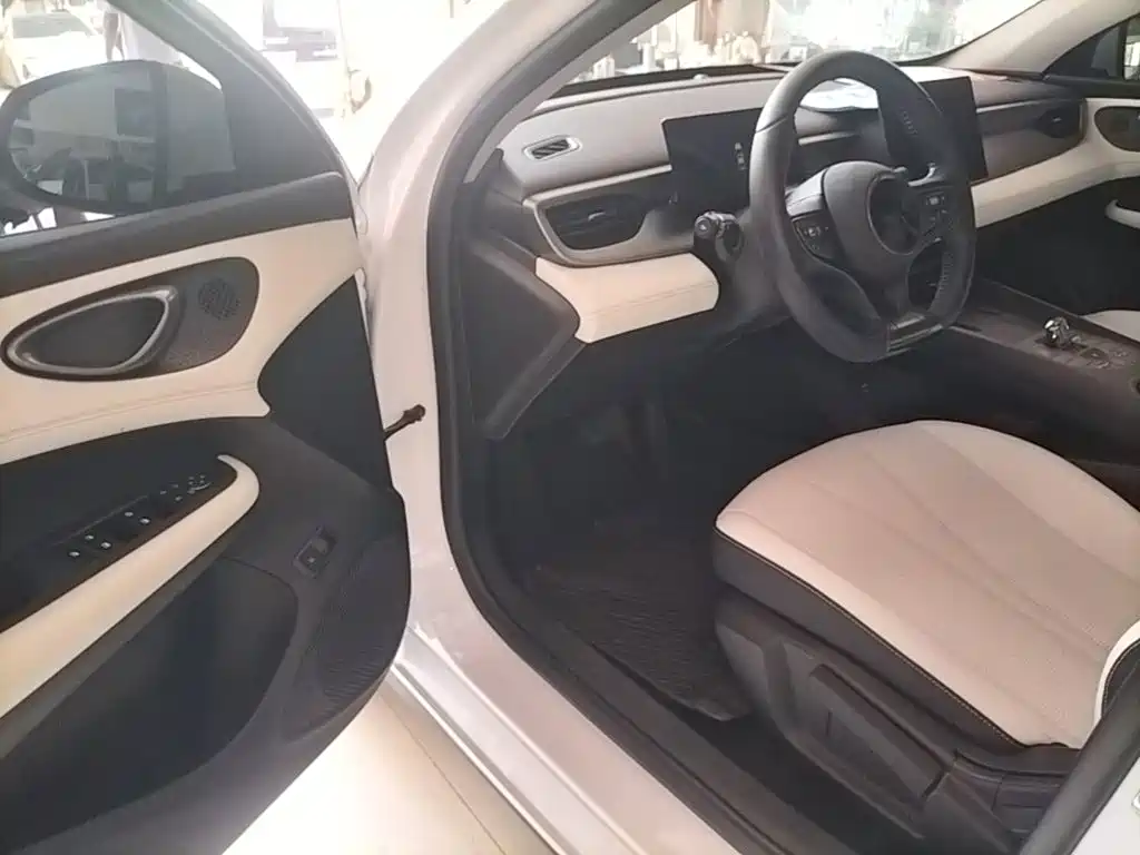 BYD Seal 05 DM-i 2025 — фото 16