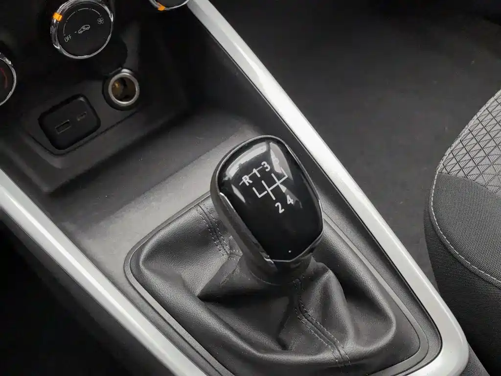 Chevrolet Cavalier 2020 — фото 13