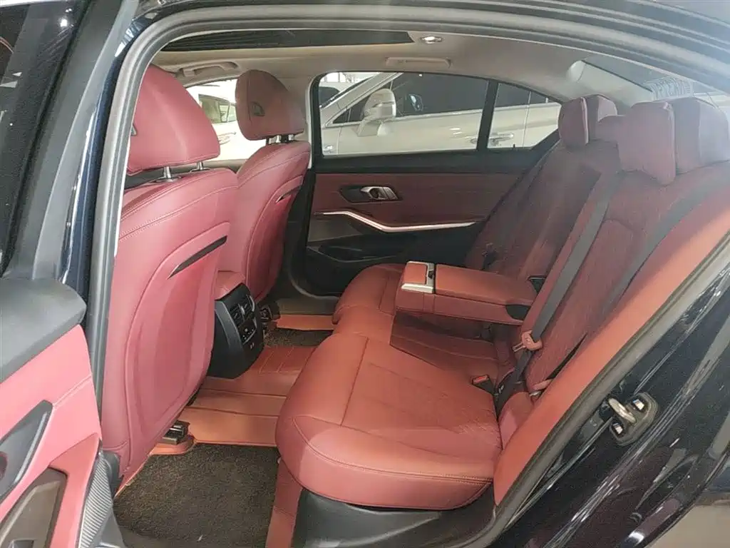 BMW 3 Series 2025 — фото 17