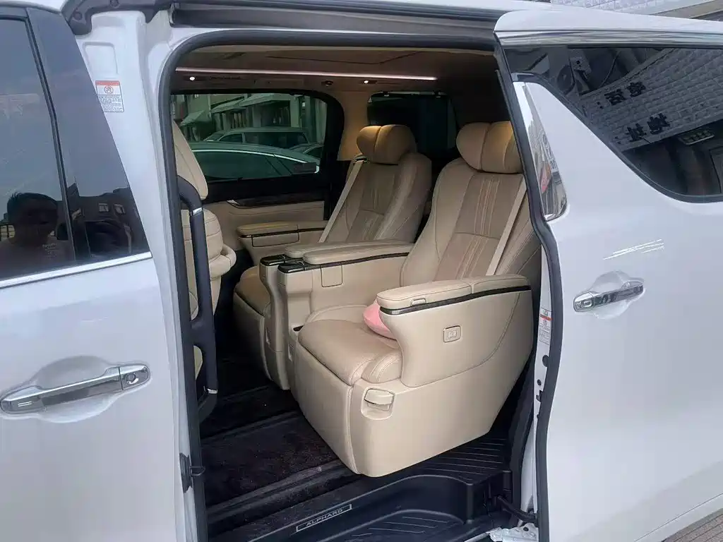Toyota Alphard 2022 — фото 4