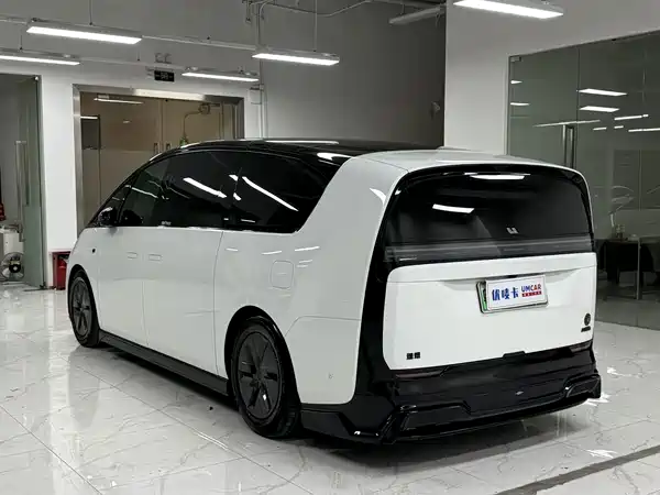 Li Auto MEGA 2025