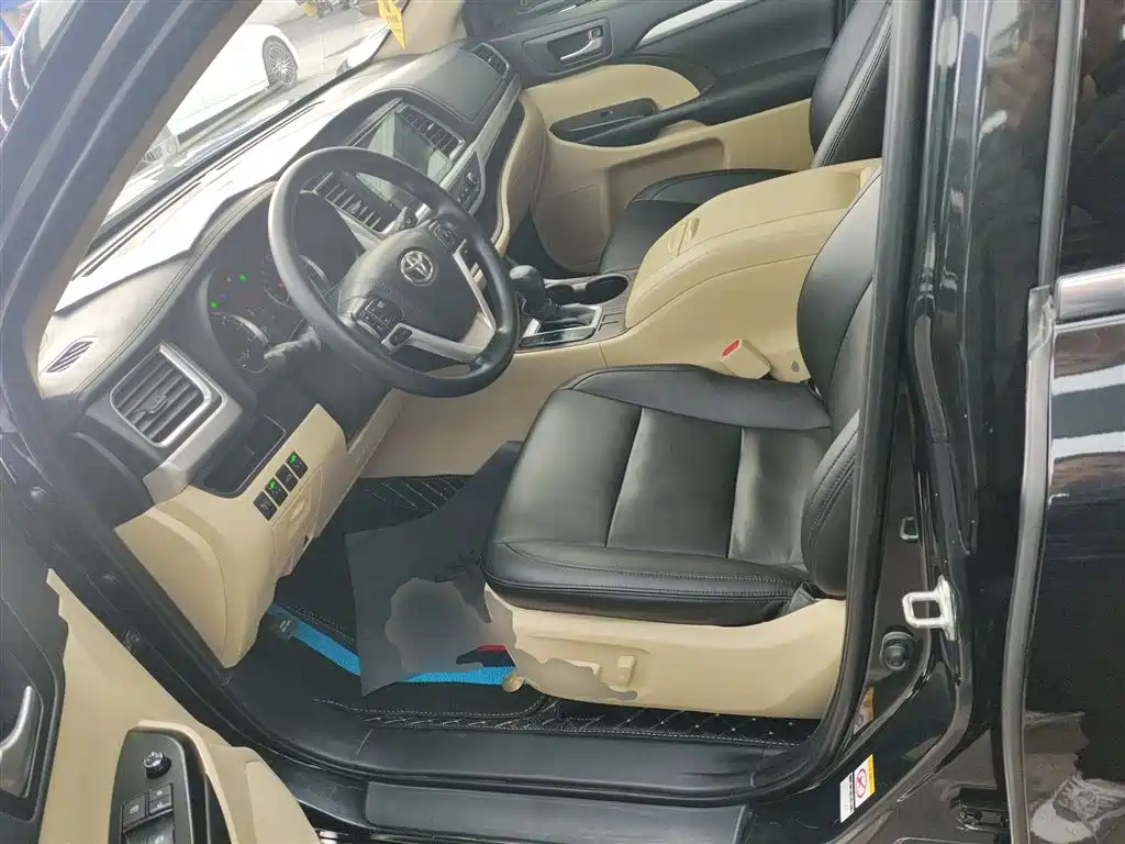 Toyota Highlander 2020 — фото 12