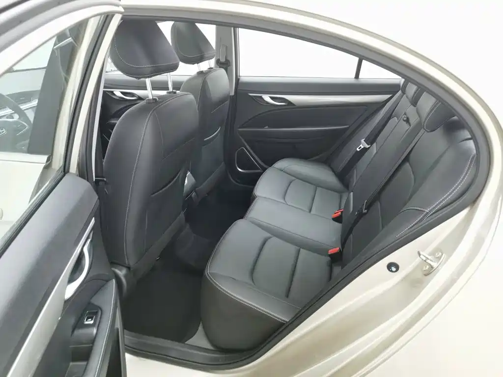Geely Emgrand 2020 — фото 15